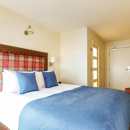 The House Hotel *