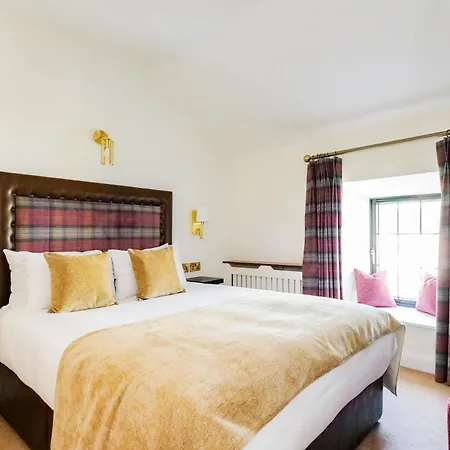 The House Hotel *